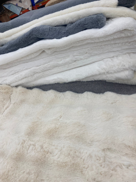 Luxury Living Room Rugs – Soft & Modern Design (2mx3m)