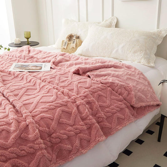 Fleece Blankets & Throws – Cozy Comfort for Bed & Sofa